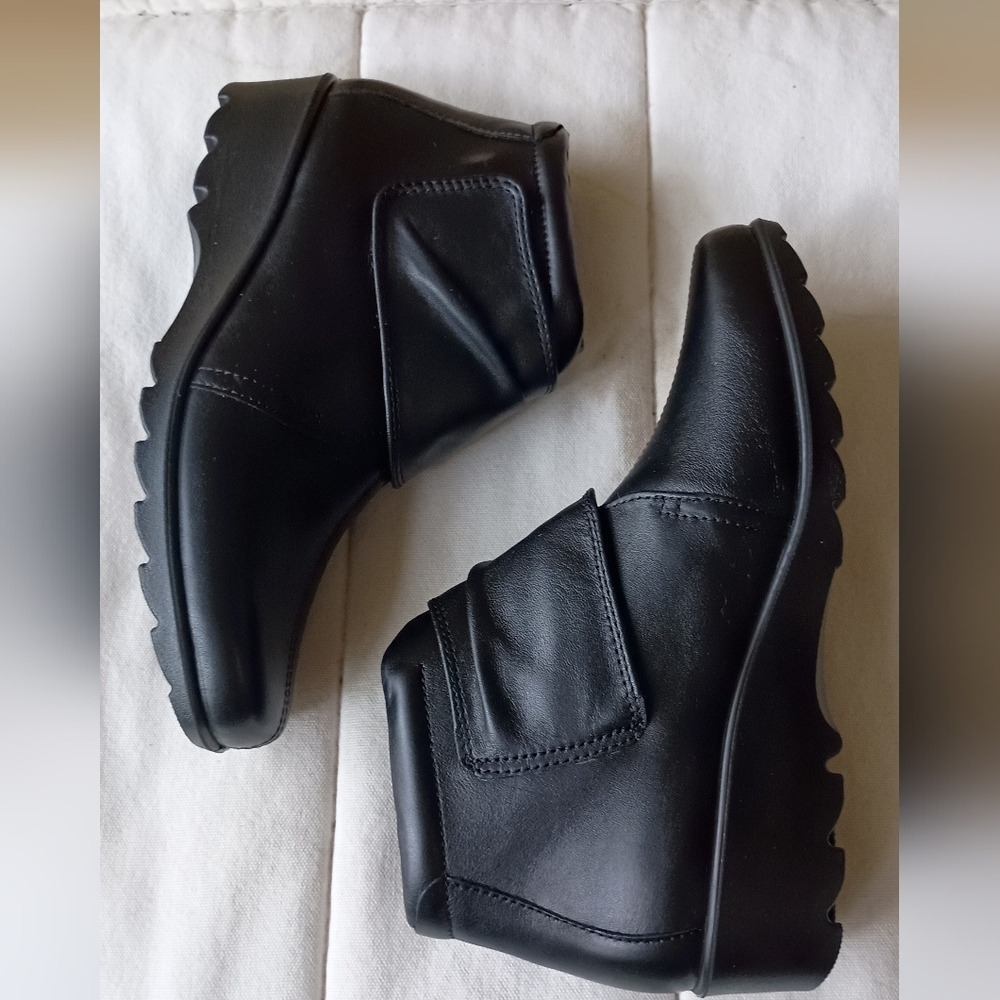 NWOT Hotter Black Leather Women's Boots_7.5